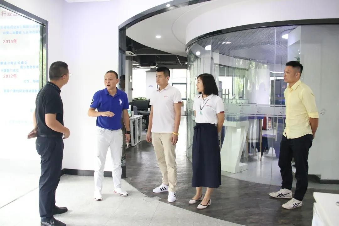 廣東重慶商會秘書處，走訪會員單位廣州傾松數(shù)碼科技有限公司